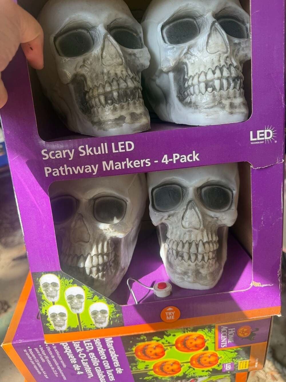 Halloween Home Accents 4 Pack 14 in Blow Molded Skull LED Pathway Markers NIB